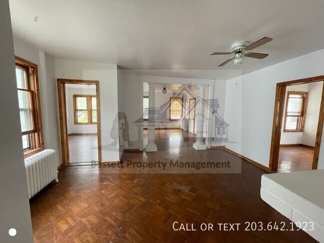 Building Photo - 617 Elm St