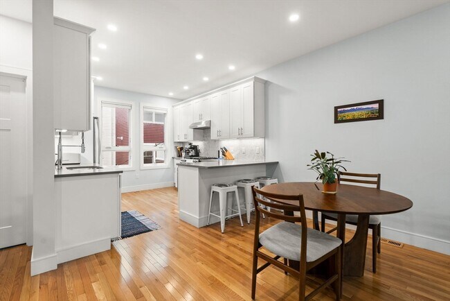 Building Photo - 10 Grimes St