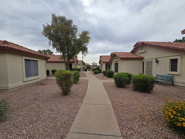 Building Photo - 1120 N Val Vista Dr