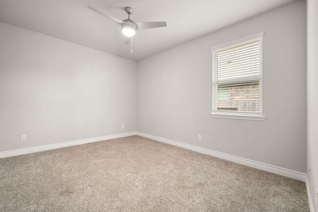 Building Photo - 31214 Raleigh Creek Dr