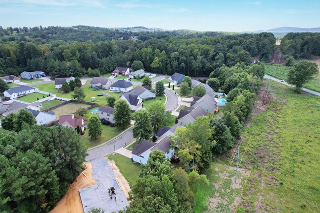 Building Photo - 3120 Pin Oaks Cir NE