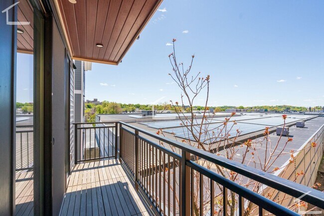 Building Photo - Avail August or September: Modern Allston 3bd!