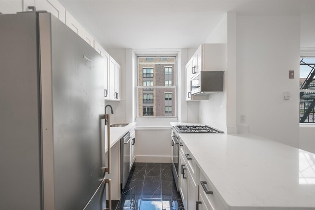 Building Photo - 1327 Willow Ave