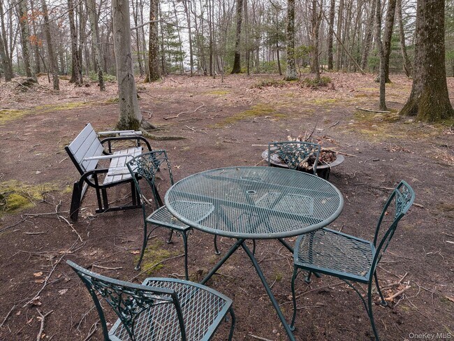 Building Photo - 37 Hill Rd