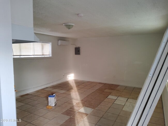 Building Photo - 909 S 35th Ave