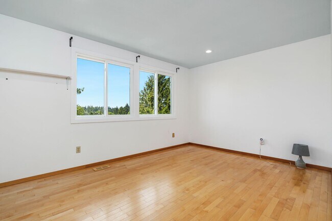 Building Photo - 8808 NE 14th St
