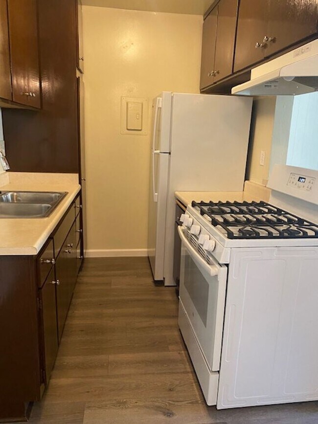 Building Photo - Beautiful One Bedroom