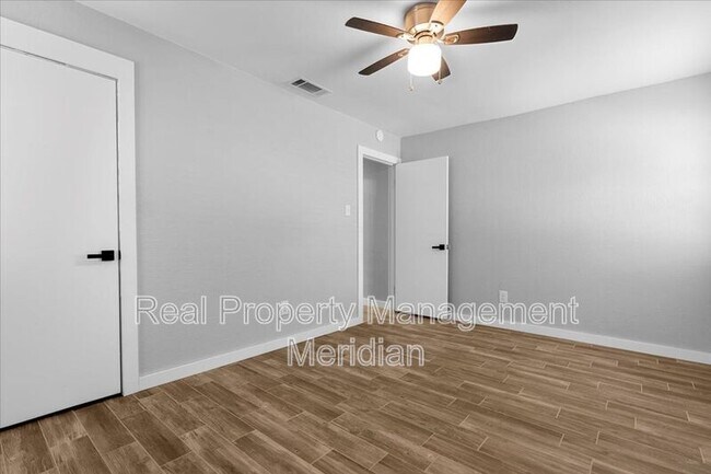 Building Photo - 8725 Irongate Dr