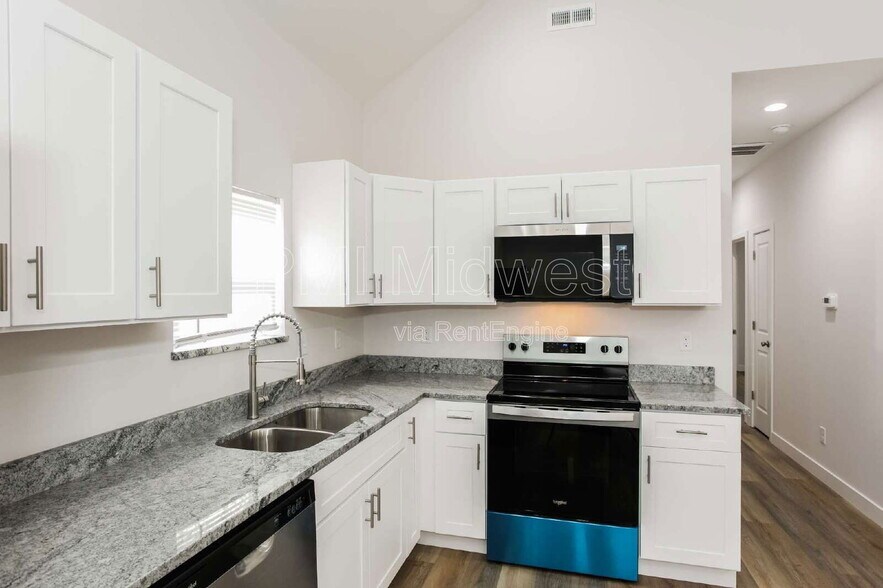 Building Photo - 2950 Winthrop Ave