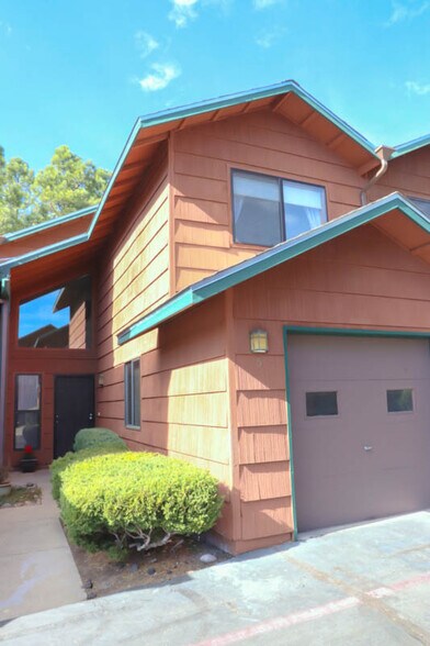 Outside front view - 4005 Lake Mary Rd
