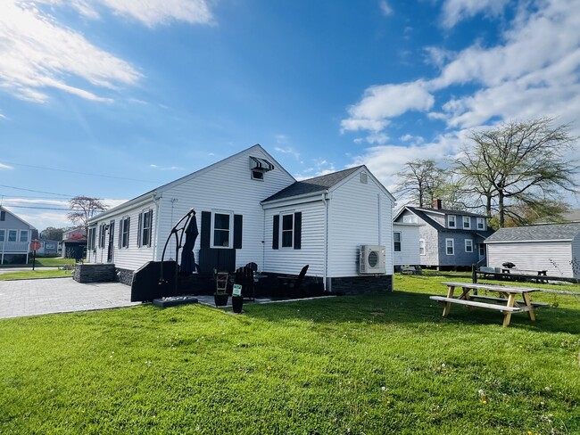 Building Photo - 116 Chalker Beach Rd