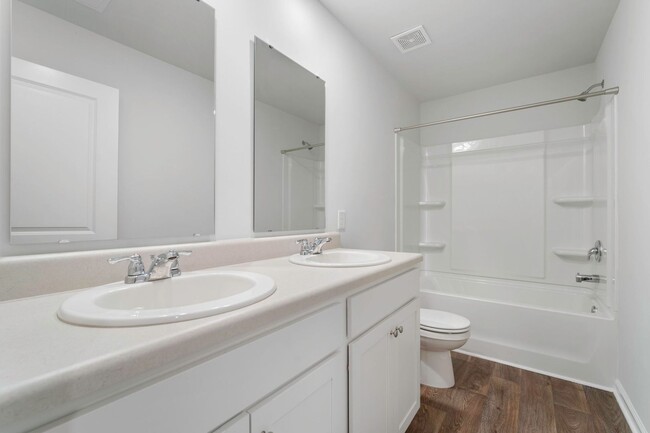 Building Photo - Beautiful 4-Bedroom 2.5 Bath Townhome