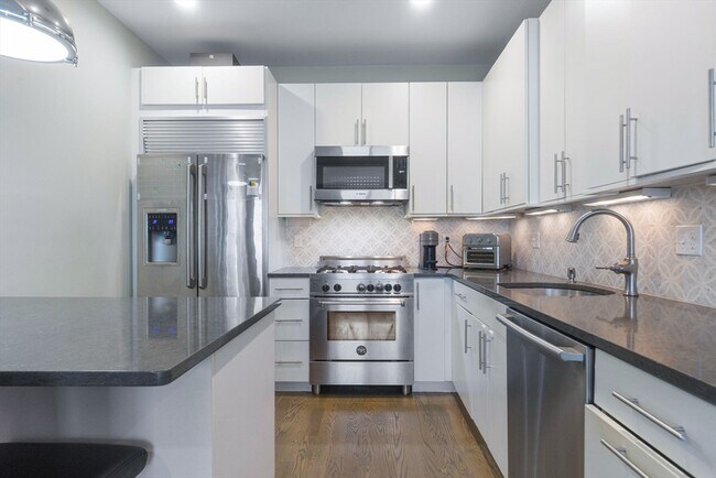 Primary Photo - 111 B St