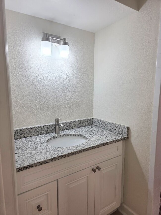 Building Photo - 11456 W Bayshore Dr