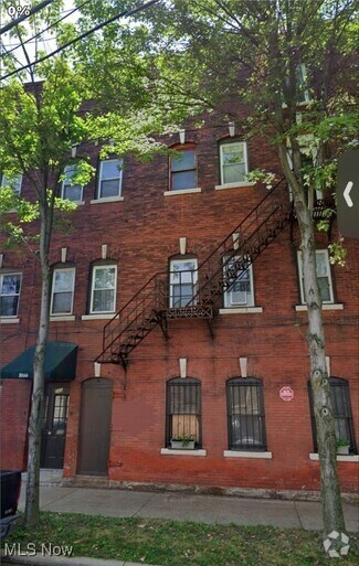 Building Photo - 1066 E 62nd St