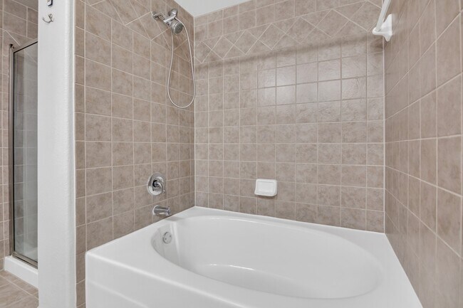 Building Photo - 9200 Westheimer Rd