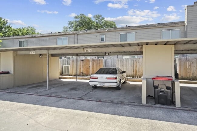 Building Photo - 2137 Shiveley Cir