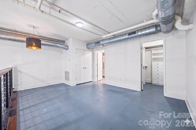 Building Photo - 715 N Graham St
