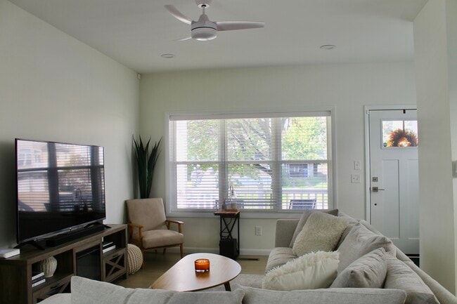 Building Photo - 1889 W 54th St