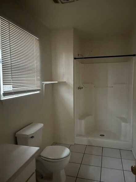 Building Photo - 1305 Cope Dr