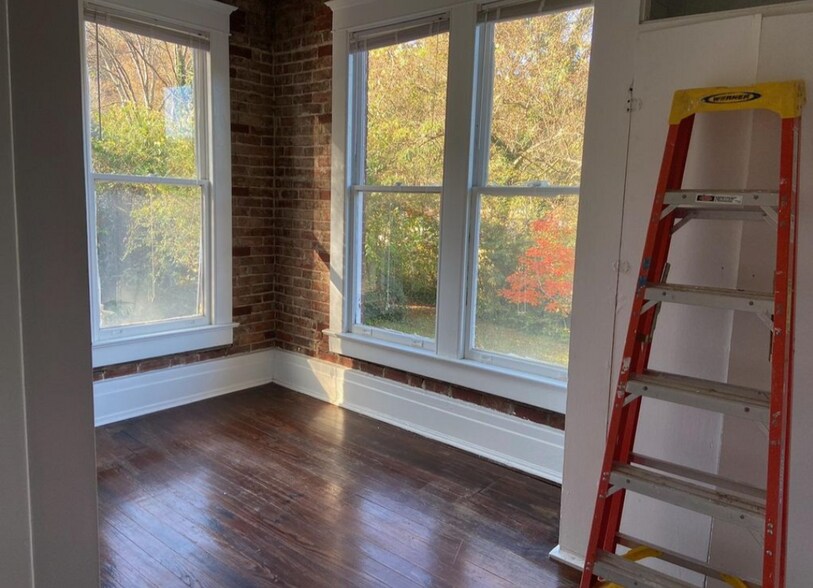Building Photo - 5209 Saint Elmo Ave