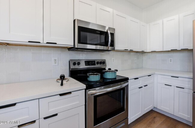 Building Photo - 220 W Beechnut Pl