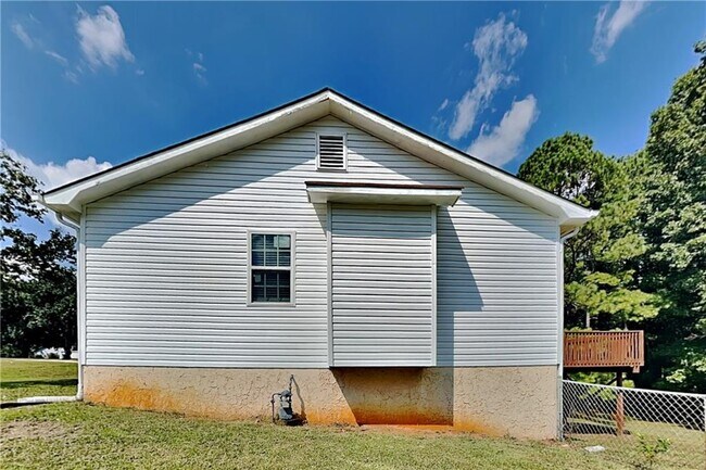 Building Photo - 285 Woodland St