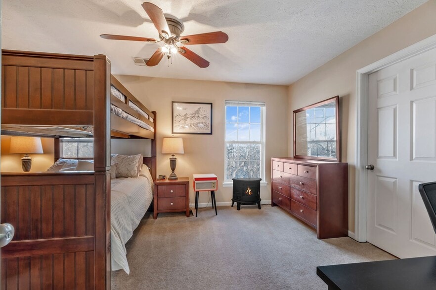 Building Photo - 1345 Bell Rd