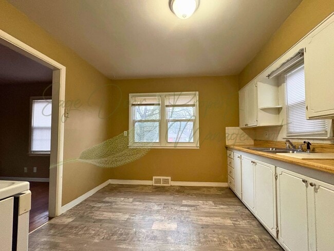 Building Photo - DUPLEX IN INDEPENDENCE!!!!