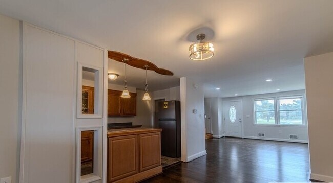 Building Photo - 3 Bedroom Home 21206