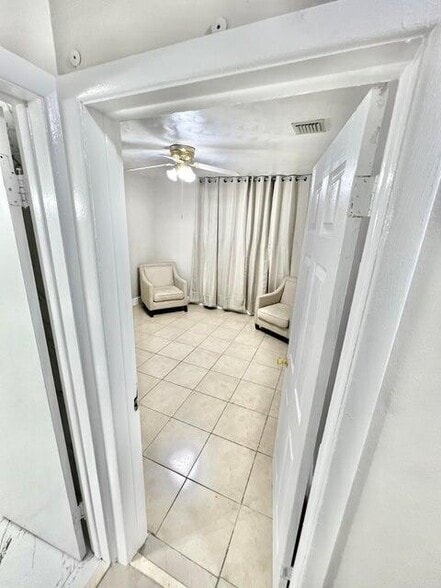 Building Photo - 340 W Blue Heron Blvd