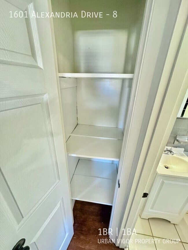 Building Photo - 1601 Alexandria Dr