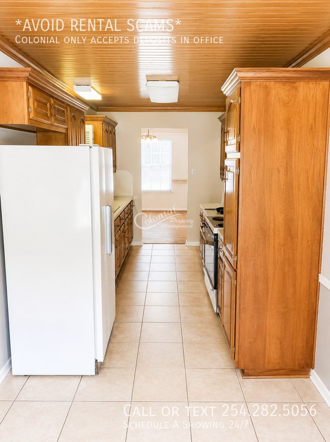 Building Photo - 801 Doubles Ct