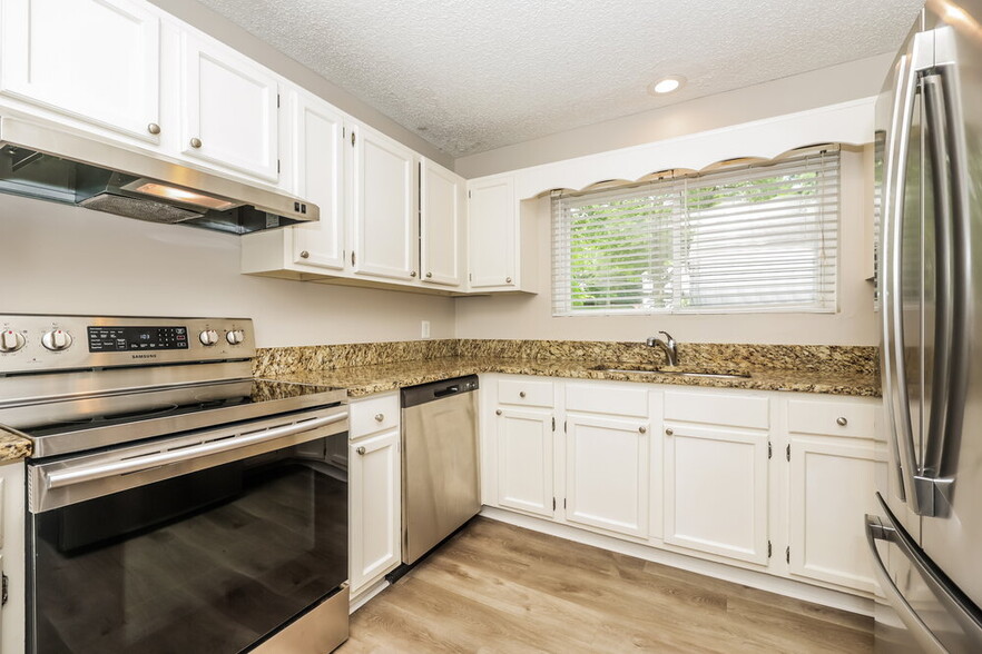 Building Photo - 252 Cedarmont Cir