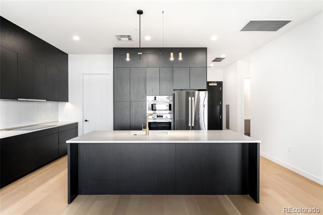 Building Photo - 3520 Chestnut Pl