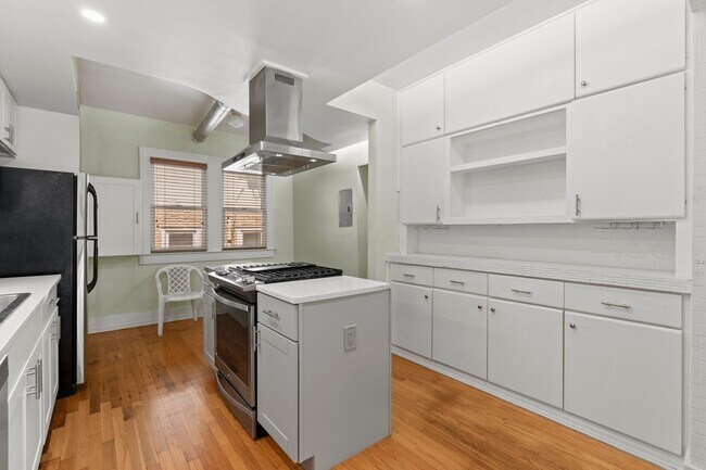 Building Photo - 526 Pershing Ave