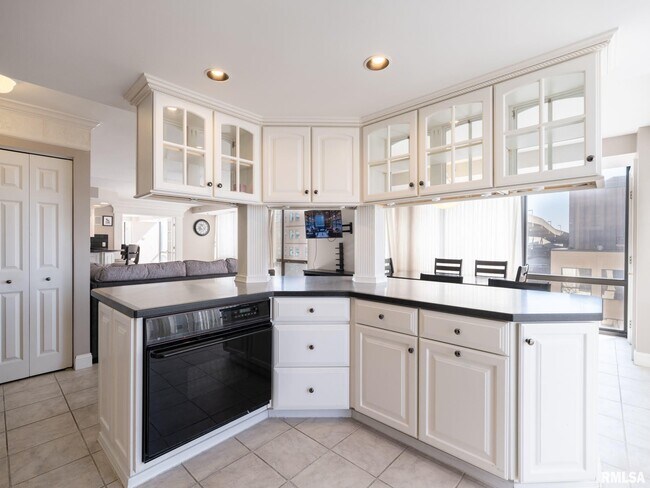 Building Photo - 123 SW Jefferson Ave