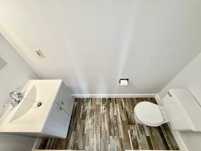 Building Photo - 7618 Lexington Manor Dr