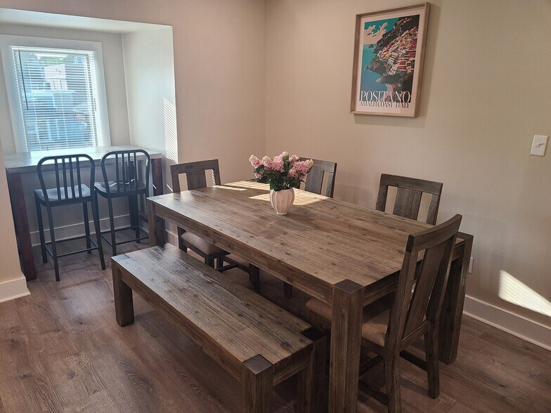 Building Photo - 20 Hawkes St