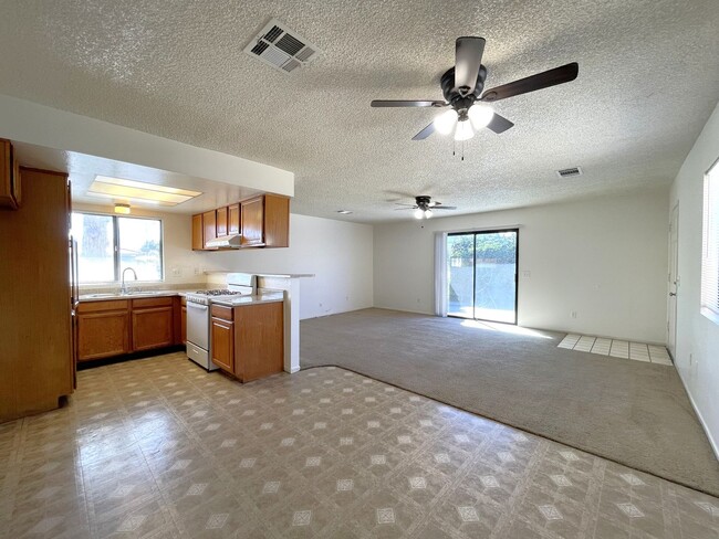 Building Photo - AVAILABLE NOW!! 2 Bedroom 2 Bathroom Condo...
