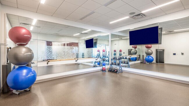 Building Photo - 35 Crescent St