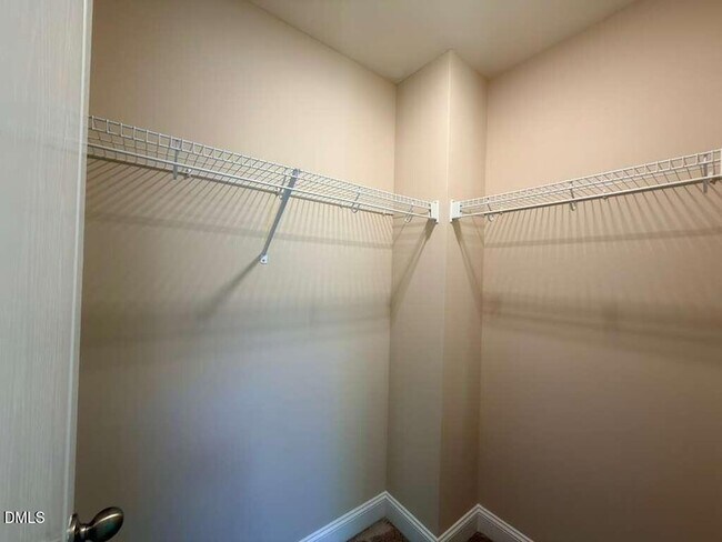 Building Photo - 305 Alamosa Pl