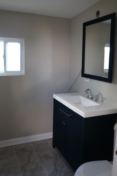 Bathroom - 939 W 34th St