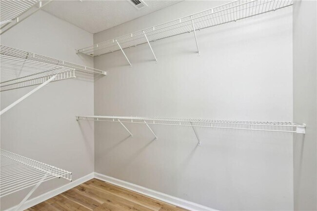 Building Photo - 2335 Winthrope Way Dr