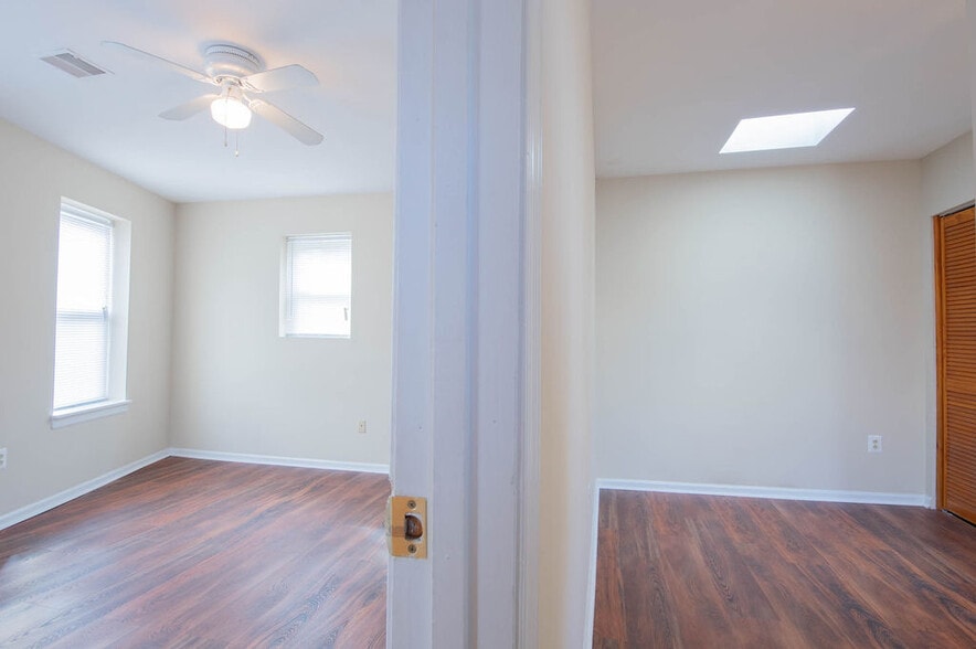 Building Photo - 2332 Frankford Ave