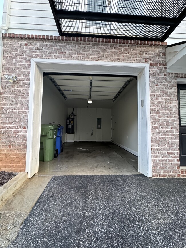 Building Photo - 2042 Bolton Rd NW