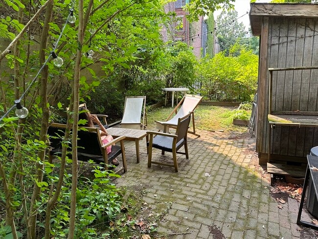 Building Photo - 33 Grove St