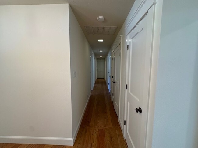 Building Photo - Beautiful updated single level Lafayette h...