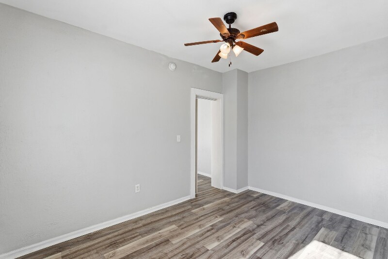 Building Photo - 851 S Millwood Ave