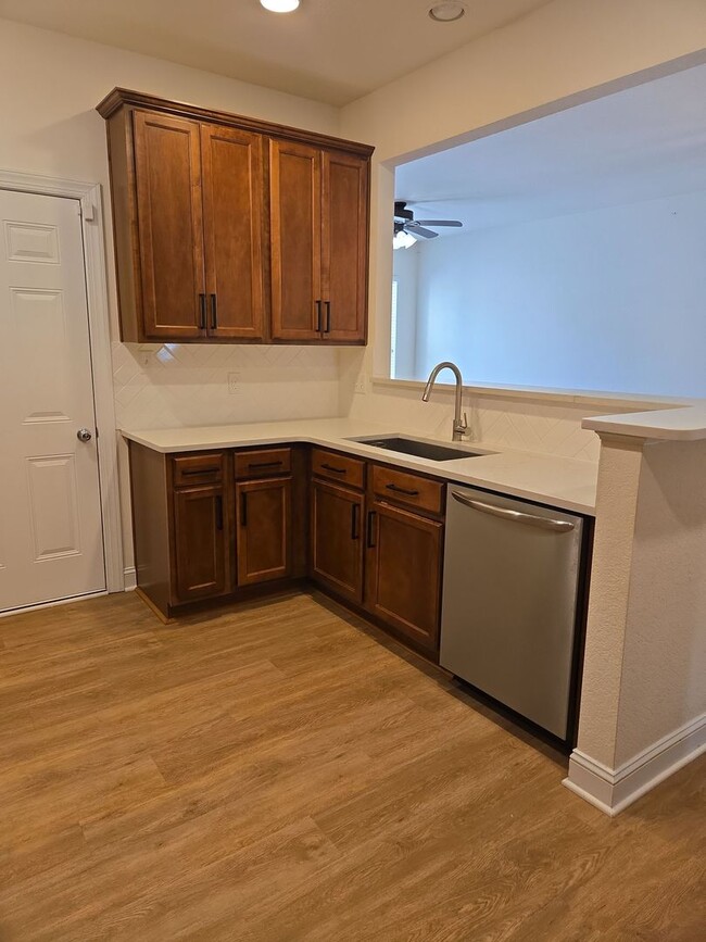 Building Photo - Virginia Beach living at its BEST!